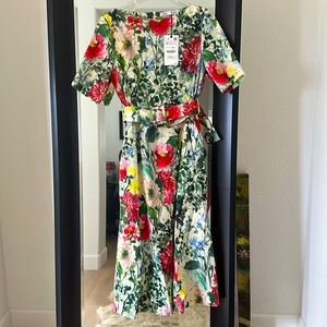 Cotton spring floral side pockets XL with belt, never worn. B 36, W 35.5, H 44